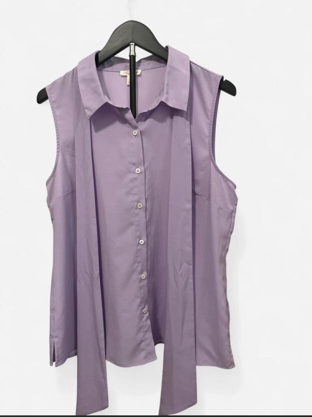 Riley & Rae Lavender Sleeveless Button-Front Tie-Neck Blouse